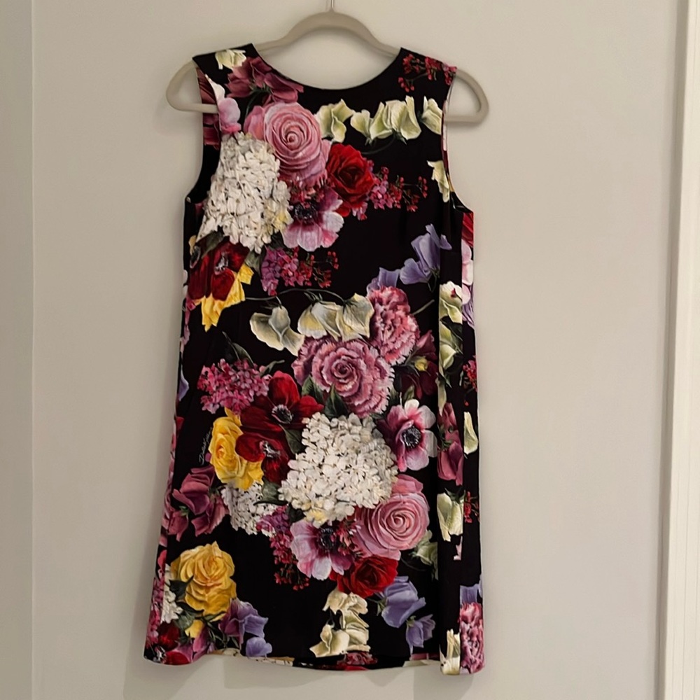 Dolce & Gabanna Sleeveless Brocade Multi-Floral Shift Dress. Fully lined. IT 42